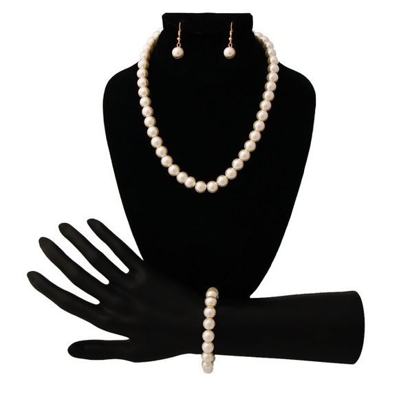 GRANDMAS PEARLS III  by Anthe